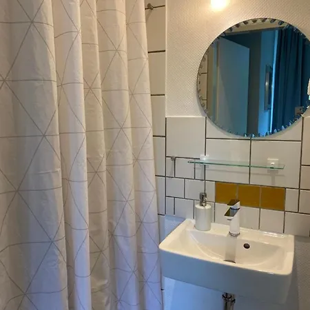 Zentrale Mit Balkon In Appartamento *